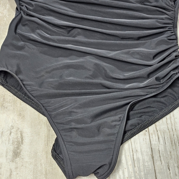 Miraclesuit Black Swimsuit Size 10 One Piece Ruched Underwire Bra Slimming - Picture 15 of 16